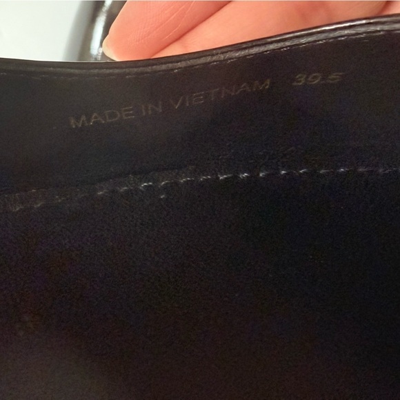 Prada Black polished leather bowtie embellished block heel pumps EU 39.5 - Picture 5 of 10